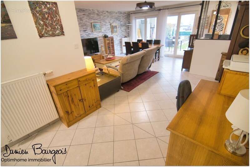 Appartement à SERGY