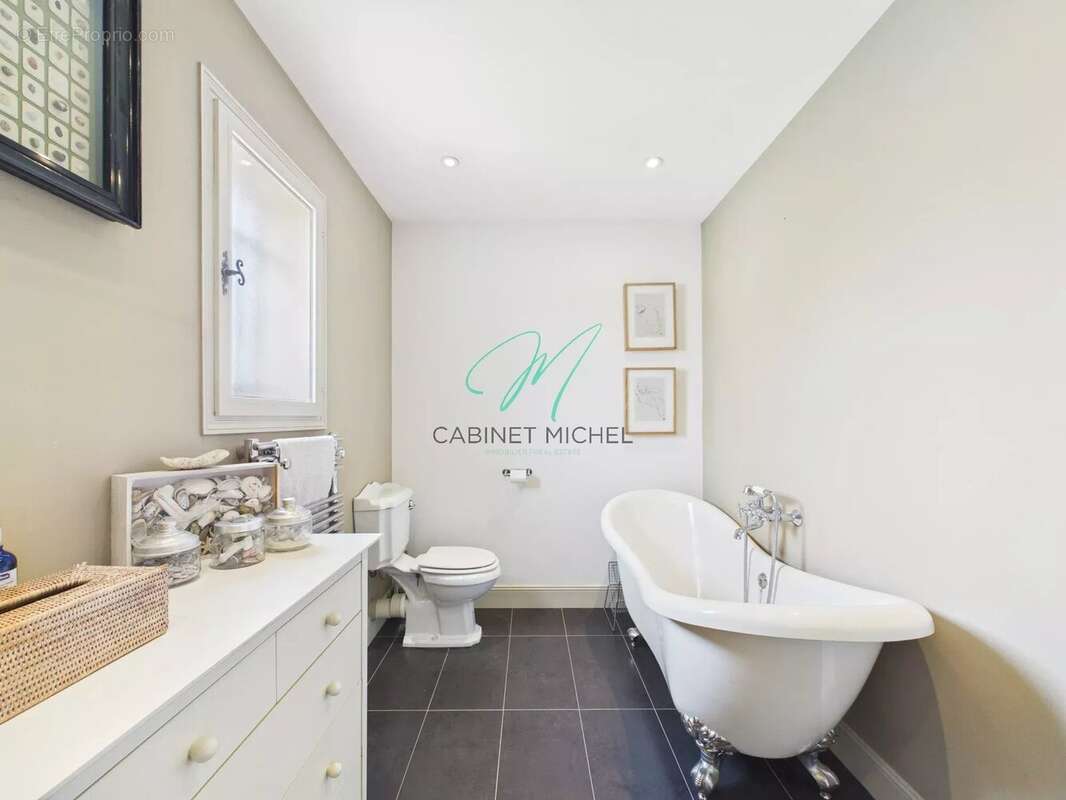 Maison à ROQUEFORT-LES-PINS