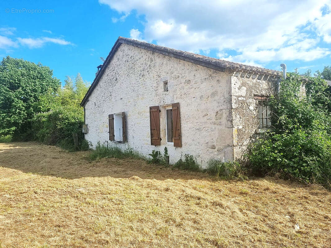 Maison à MONTAIGU-DE-QUERCY