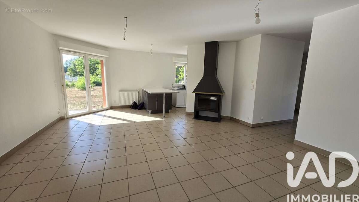 Photo 3 - Maison à SAINT-SYMPHORIEN