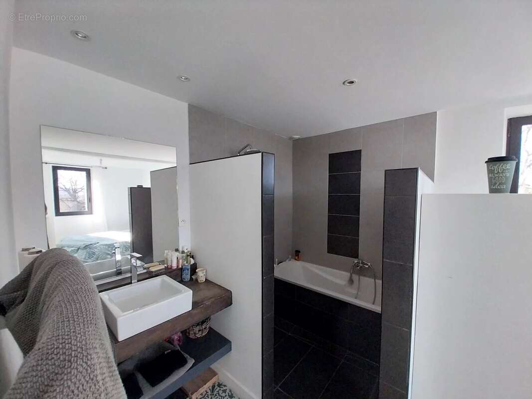 Maison à CAHUZAC-SUR-VERE