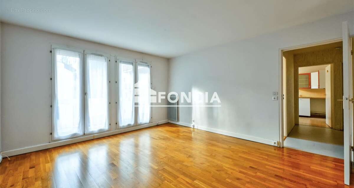 Appartement à FONTENAY-LE-FLEURY