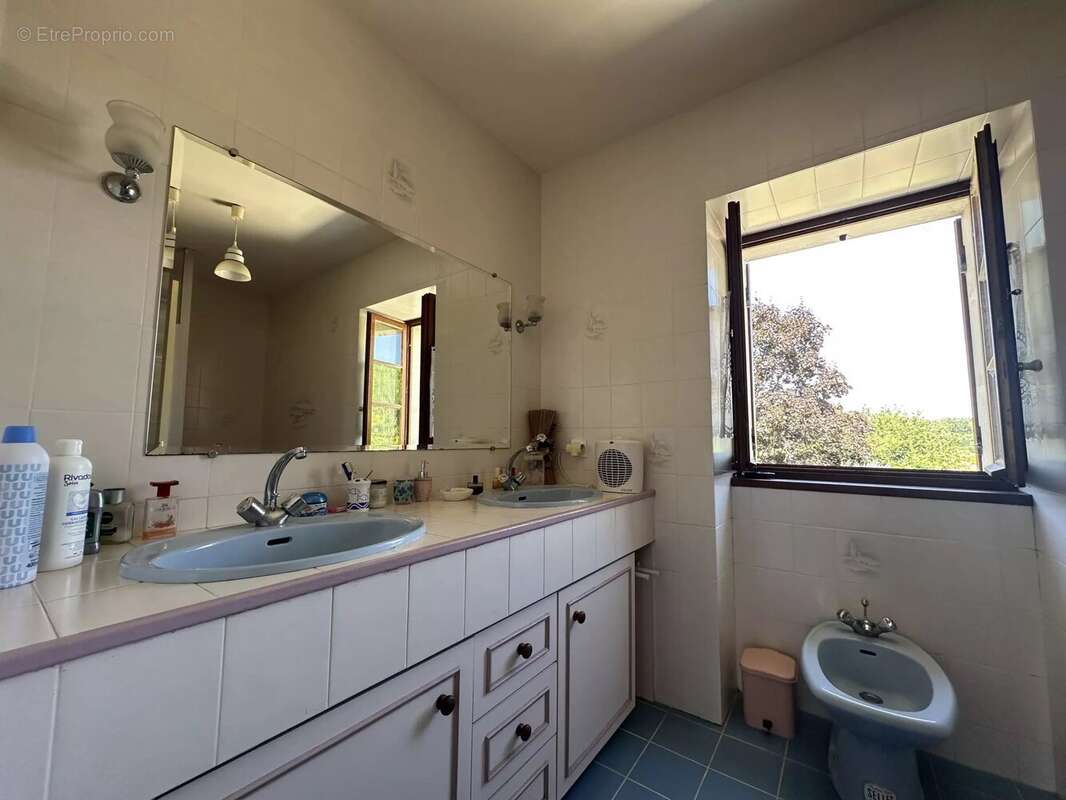 Maison à SAINT-GEORGES-DES-AGOUTS