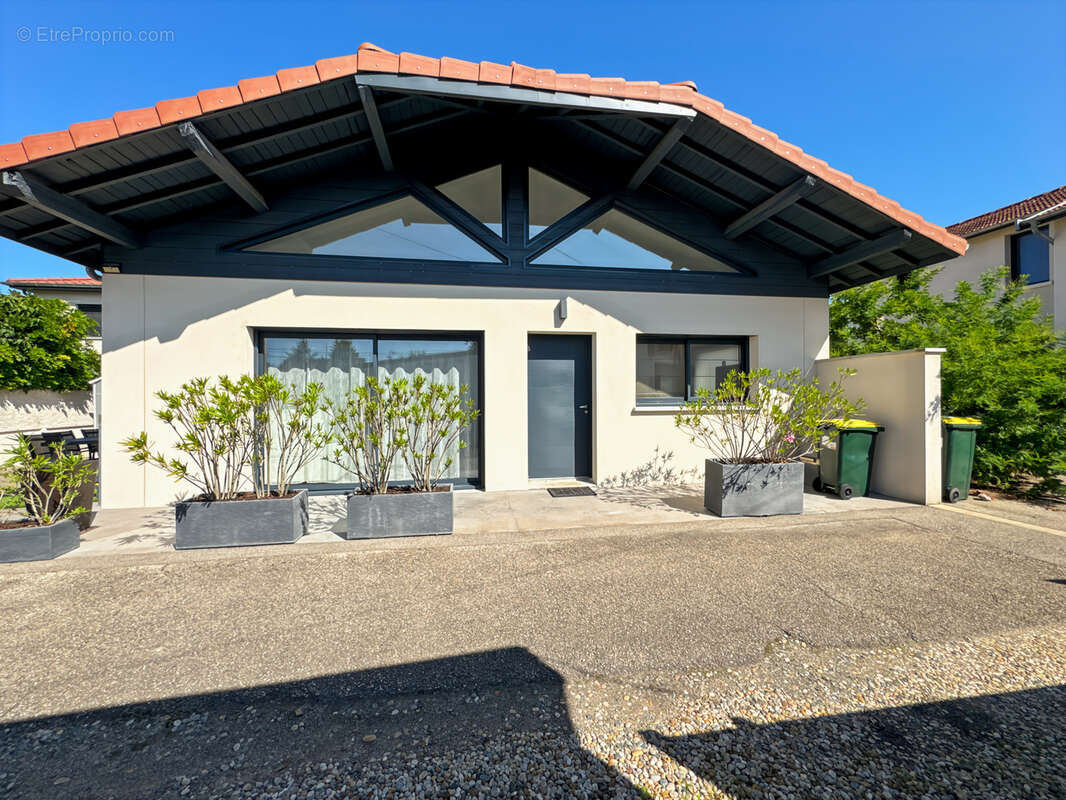 Maison à COLLONGES-AU-MONT-D'OR
