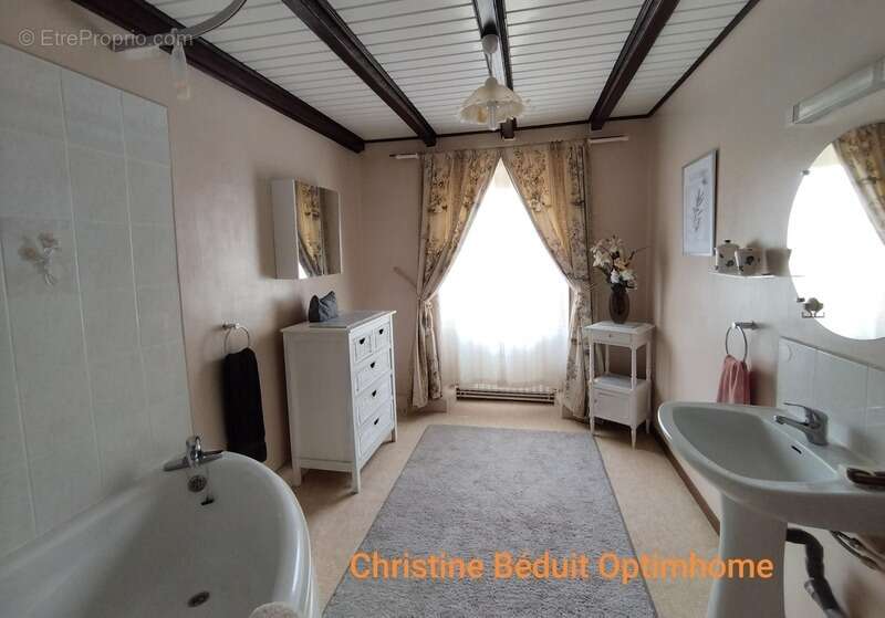 CHARENTE, COURCOME, maison 198 m², 4 chambres, grange, terrain 2401 m² clos - photo 13