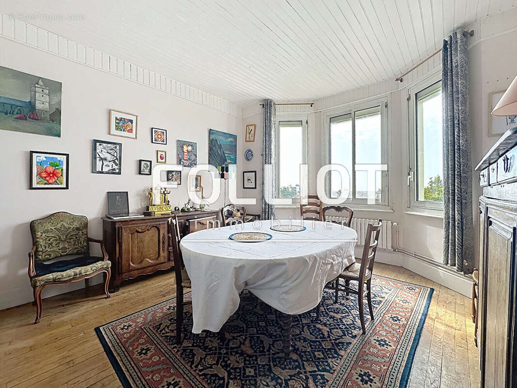 Maison à DONVILLE-LES-BAINS