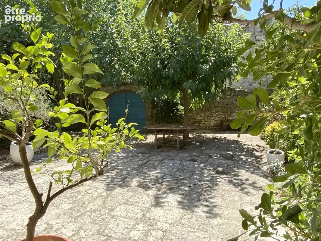 Charmante propriété en pierre offrant un cadre de vie rare au cœur d’un charmant village avec commerces. - photo 23