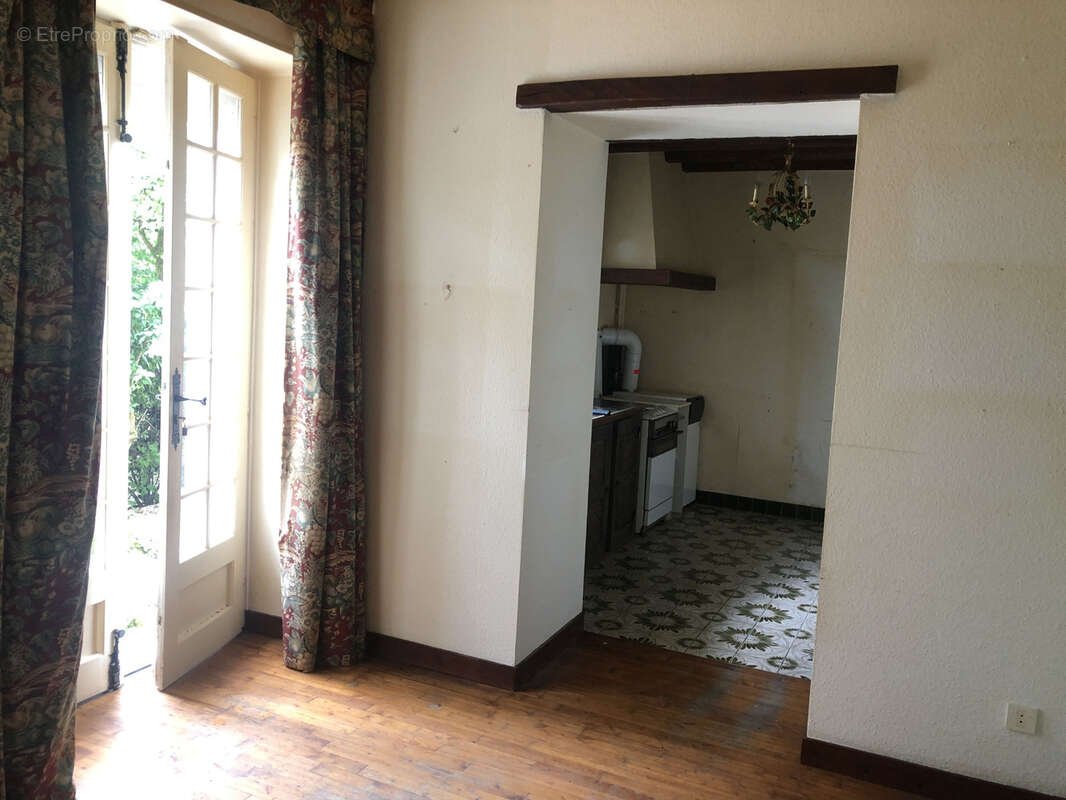 Maison à BARBEZIEUX-SAINT-HILAIRE