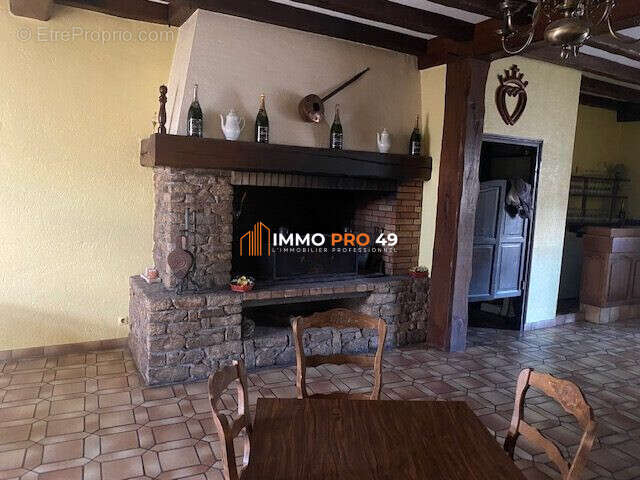 Commerce à SAINT-LAURENT-SUR-SEVRE