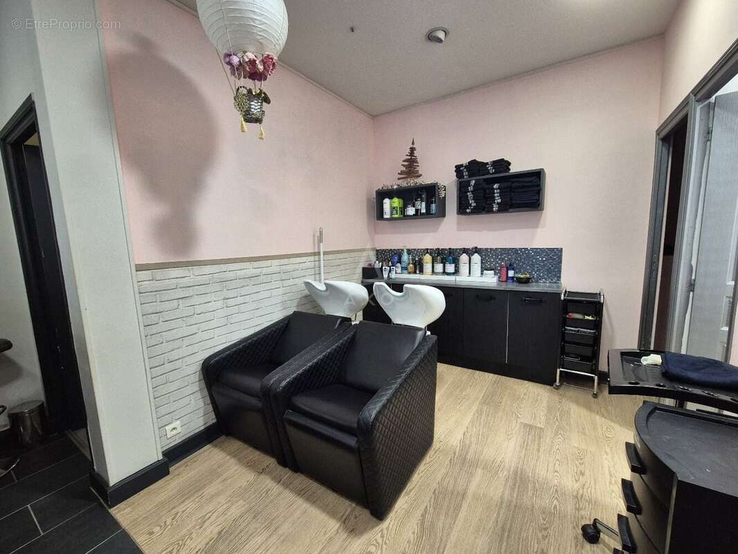 À VENDRE  Fonds de commerce Beauté, coiffure  Emplacement premium centre-ville de Caen - photo 5