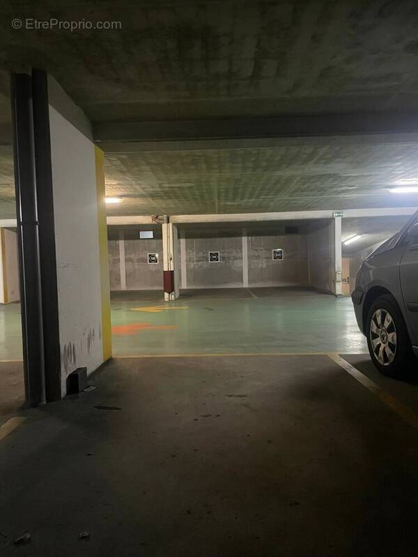 Parking à PARIS-14E