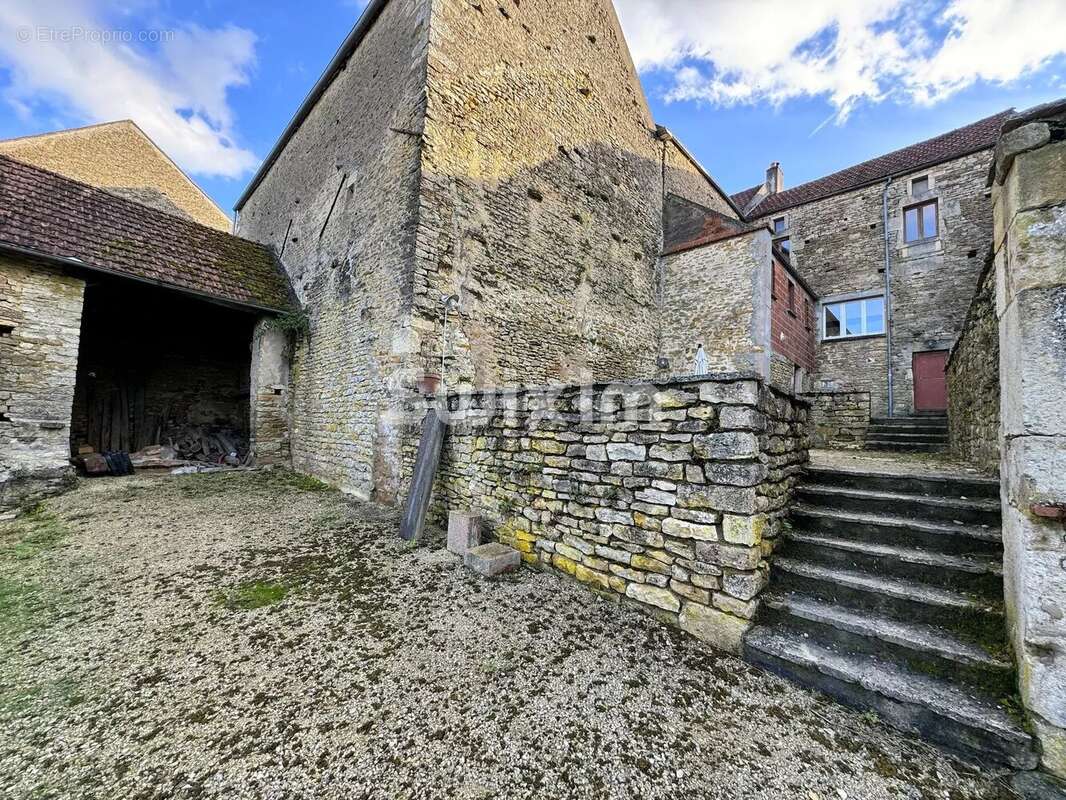 Maison à LUCY-LE-BOIS
