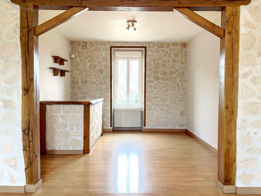 Maison à SAINT-PAUL-DE-VARAX