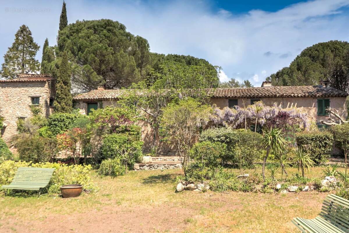 Maison à BAGNOLS-EN-FORET