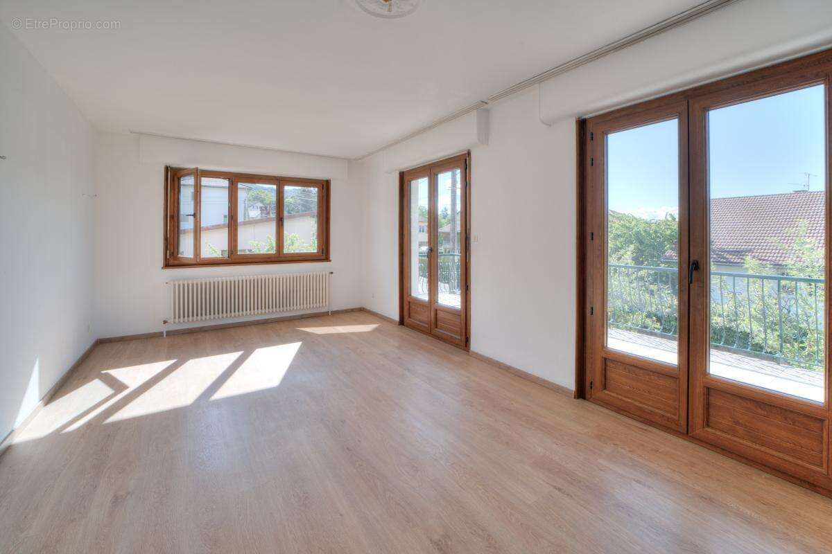 Appartement à BELLEGARDE-SUR-VALSERINE