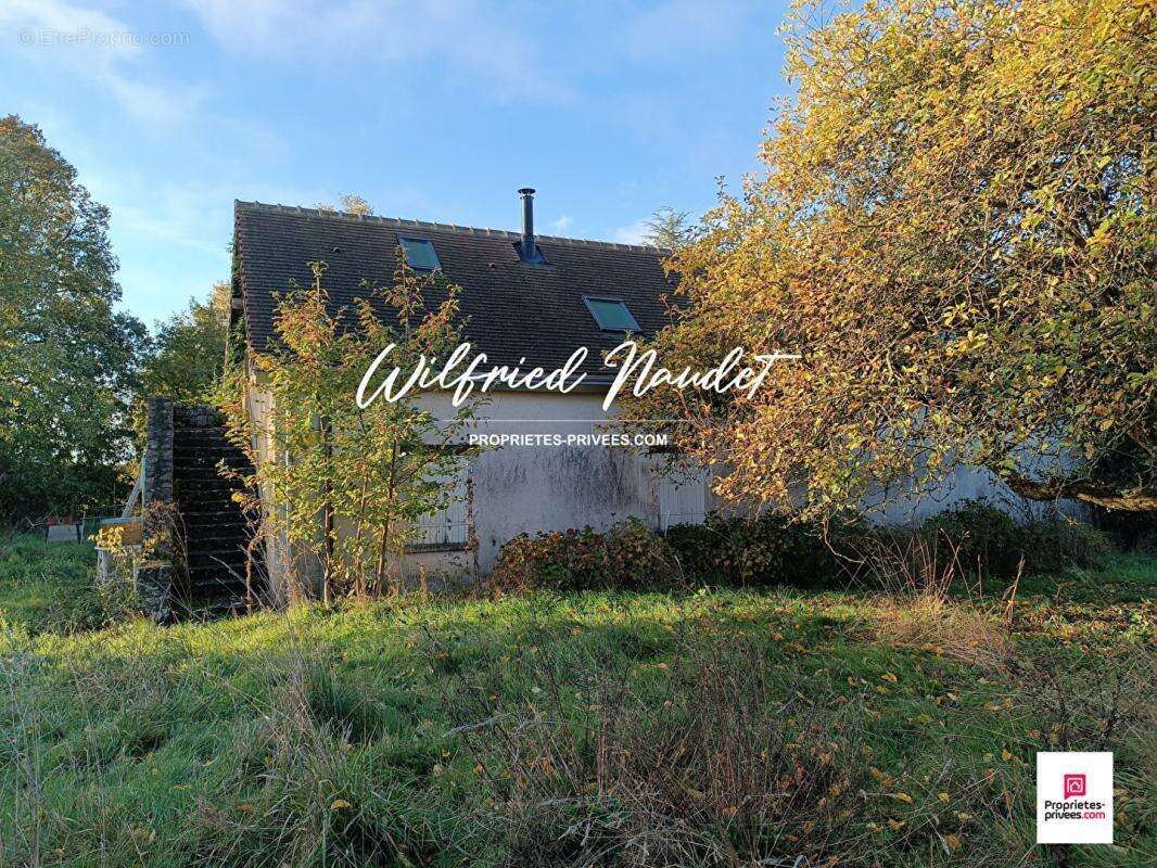 Maison à SAINT-VINCENT-DU-LOROUER