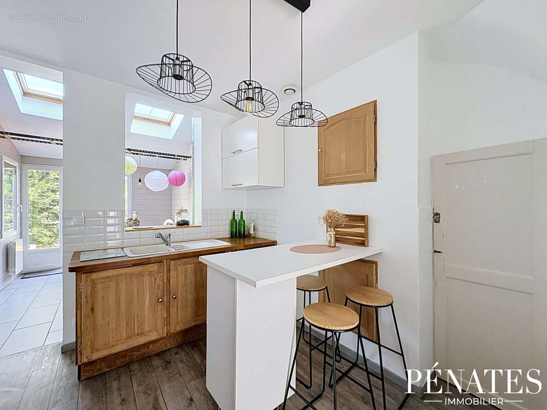 Maison 83 m² à Saint-Leger-Du-Bourg-Denis  - photo 4