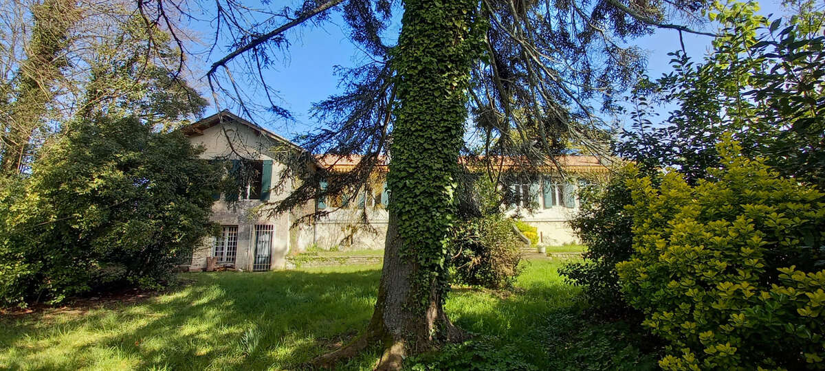 Maison pierre 7 pièces avec dépendance sur 1,13 hectare   Fort potentiel à rénover   Proche commodités - photo 8