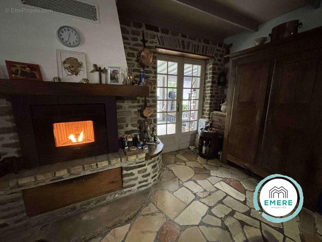 Maison à SAINT-AUBIN-DE-TERREGATTE