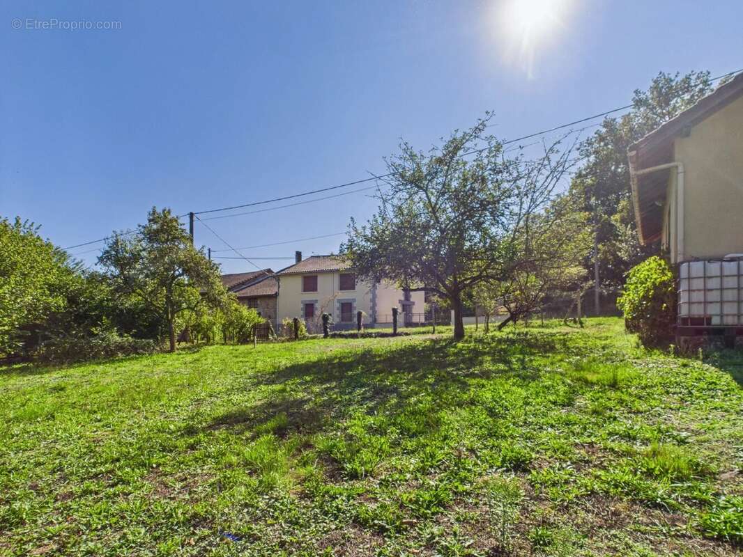 Maison à PIEGUT-PLUVIERS