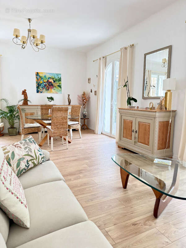 Une maison familiale où il fait bon vivre, au coeur du village de Mallemort! - photo 5