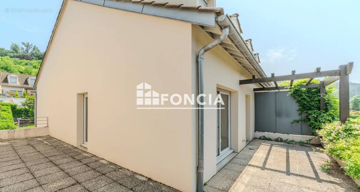 Appartement à FONTAINES-SUR-SAONE