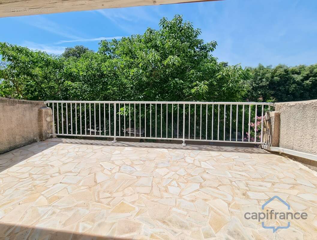 Maison de 212m² avec 6 pièces et une dépendance T2 - Terrain arboré de 800m² - Garage - Restinclières (34160) - photo 10