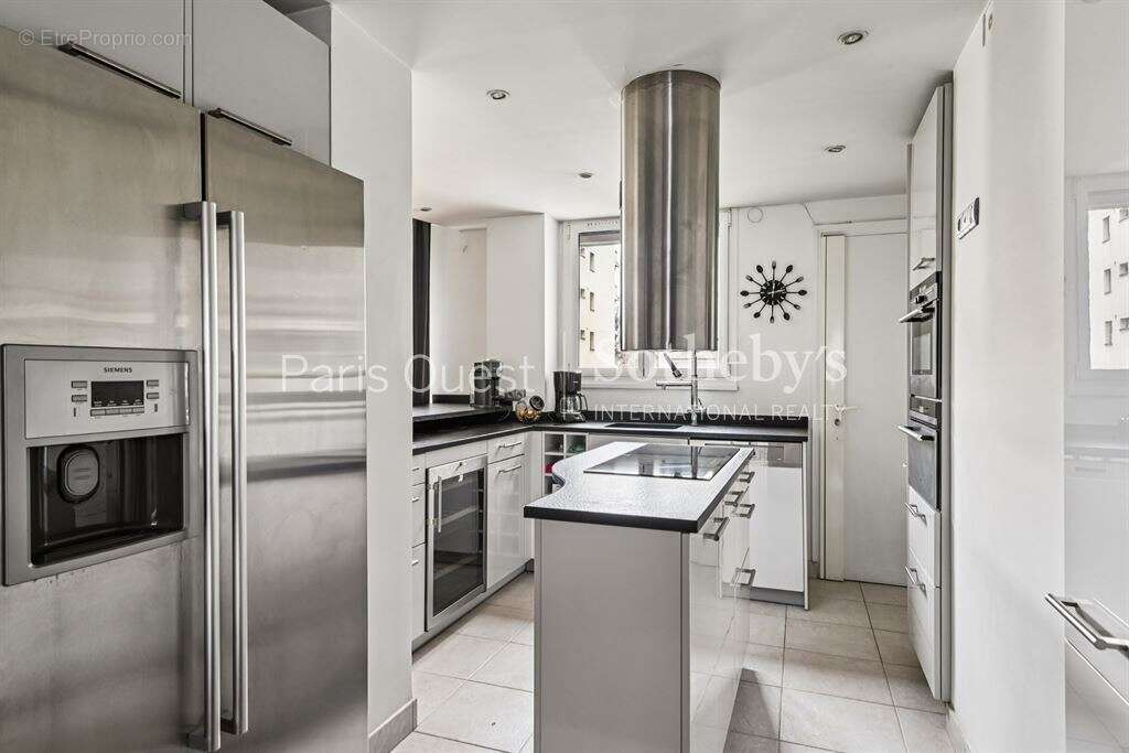 Appartement à NEUILLY-SUR-SEINE