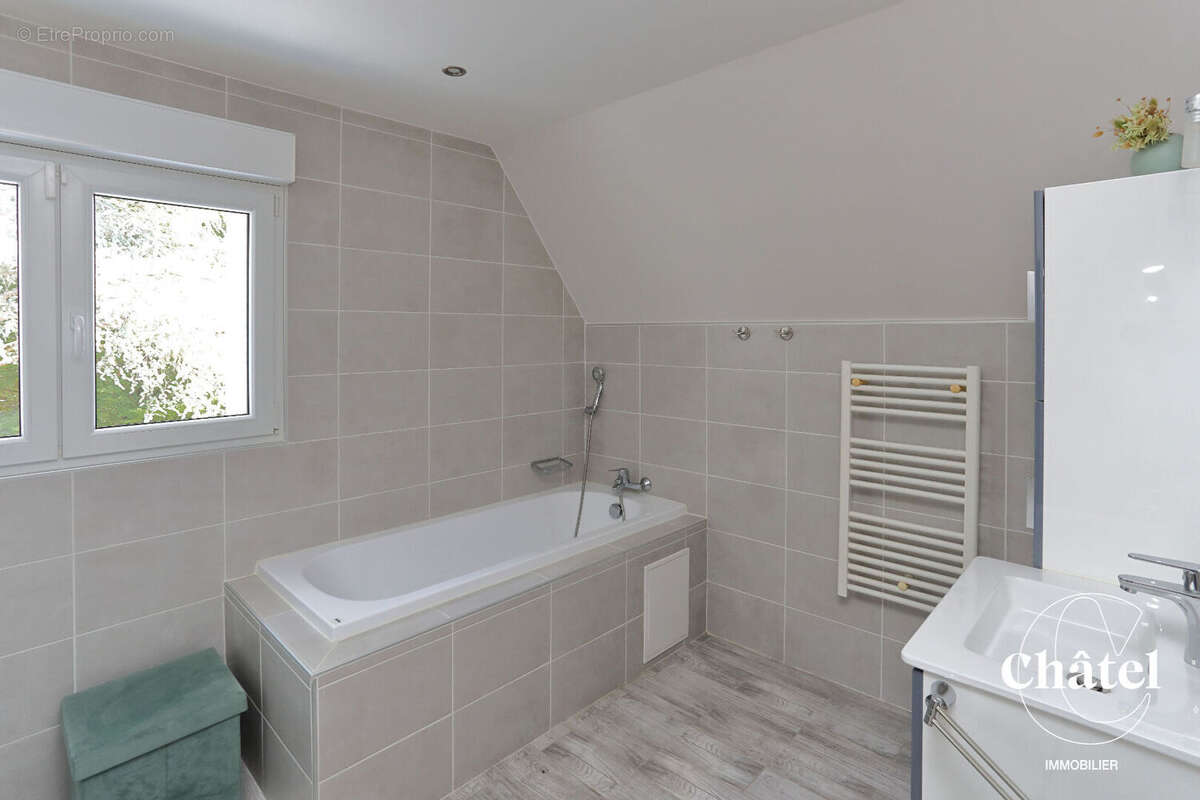 Propriété avec piscine -Une adresse rare à Gouvieux - Centre-ville - photo 11
