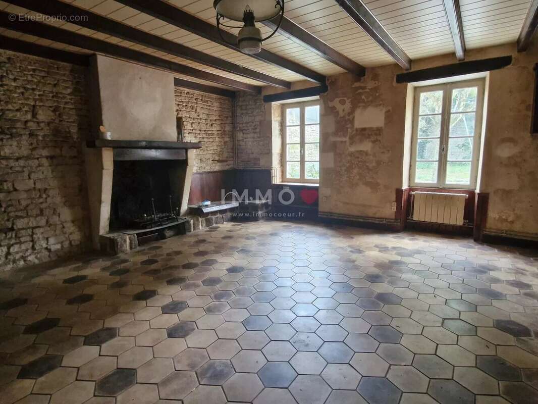 Maison à CROIX-CHAPEAU