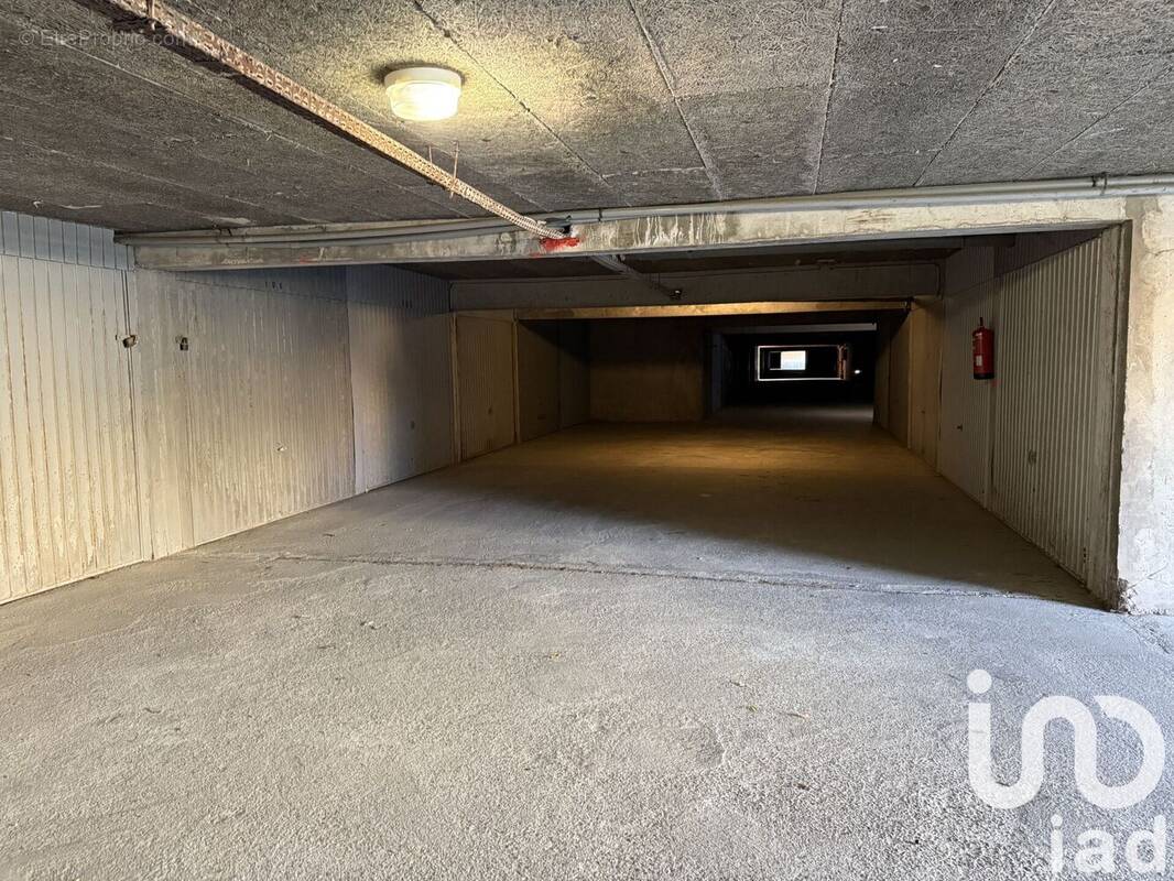 Photo 1 - Parking à LE BARCARES