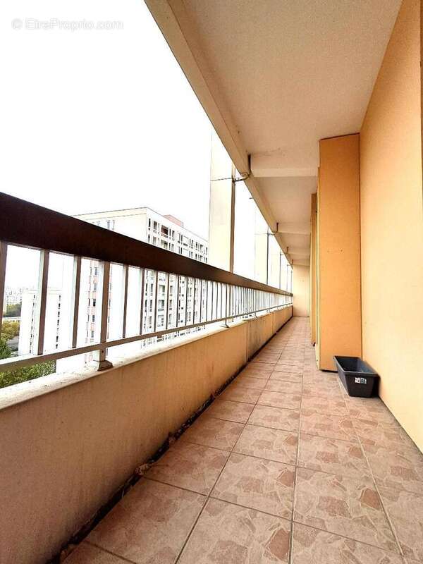   - Appartement à VILLEURBANNE