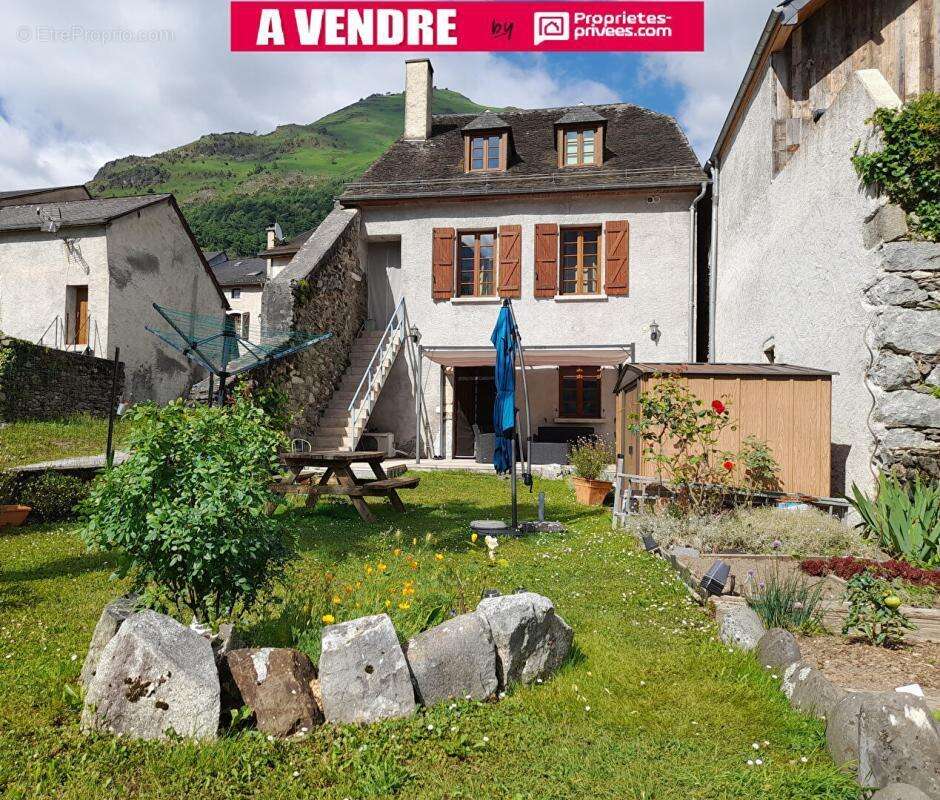 Maison entièrement rénovée avec jardin, alliant cachet et rentabilité locative - photo 1