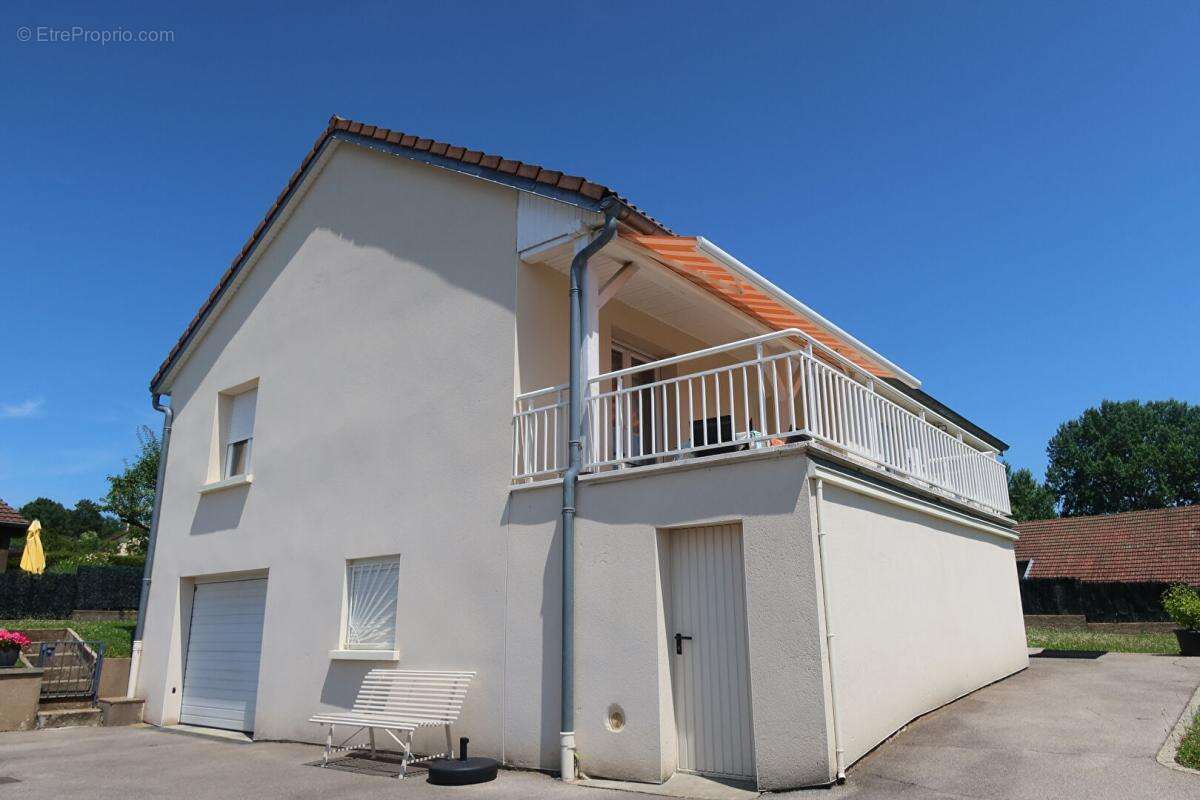 Maison à POUILLEY-LES-VIGNES