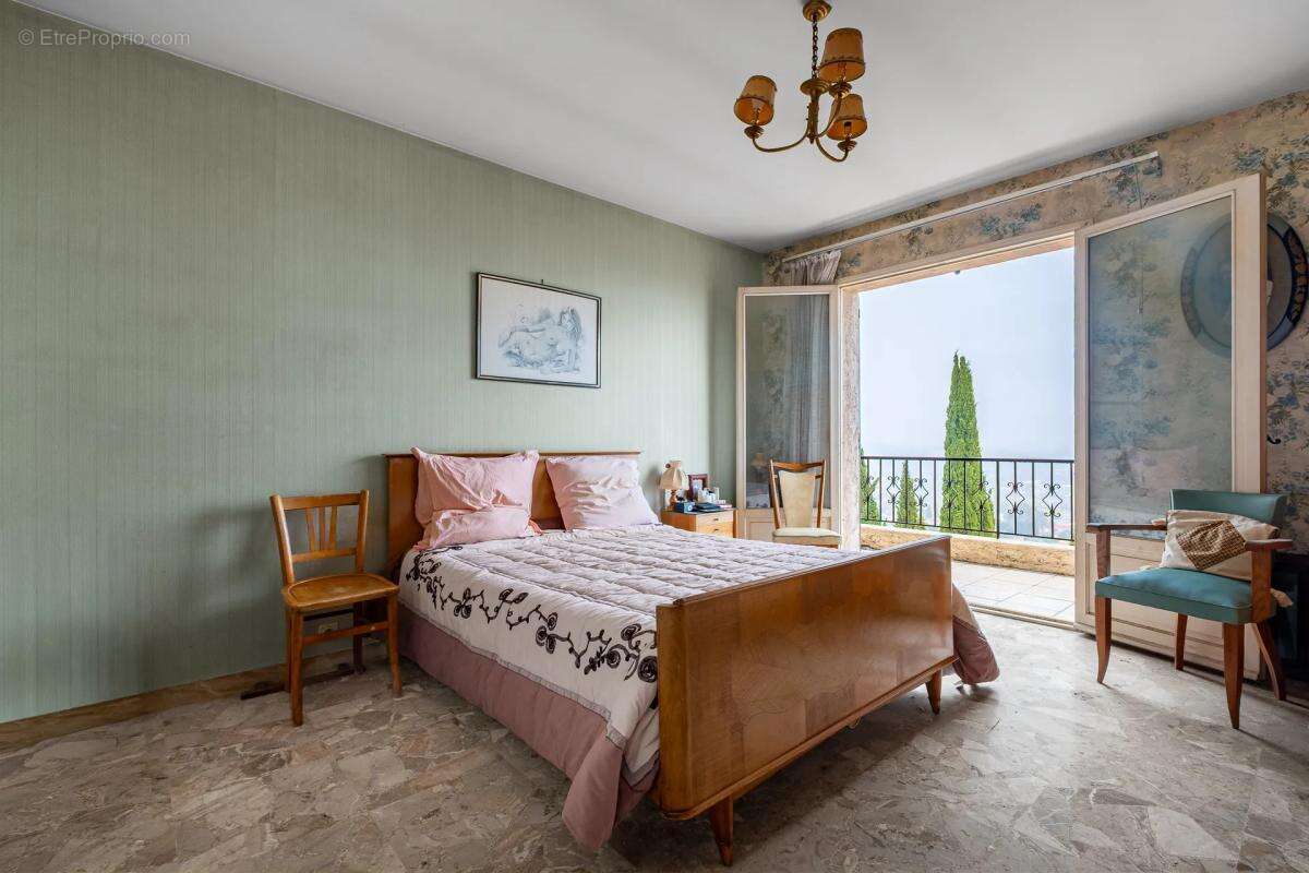 Maison à SAINT-LAURENT-DU-VAR