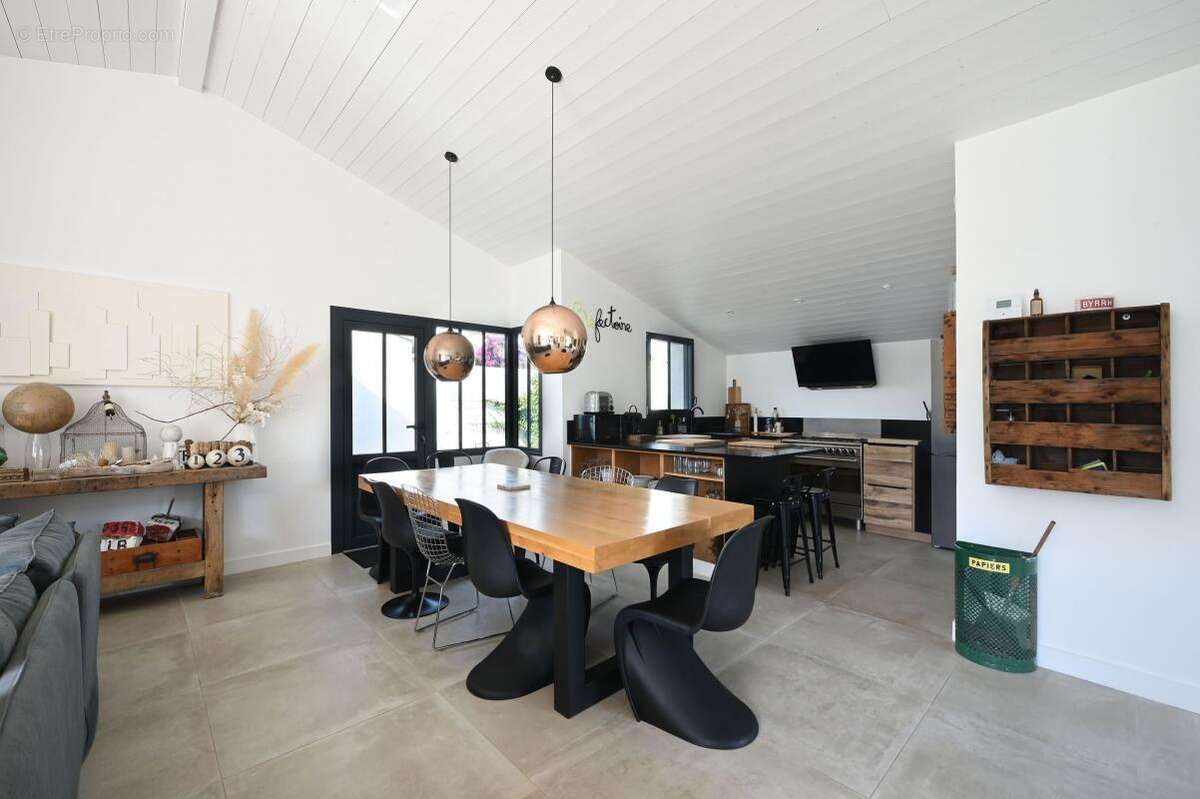 Maison à SAINT-CLEMENT-DES-BALEINES