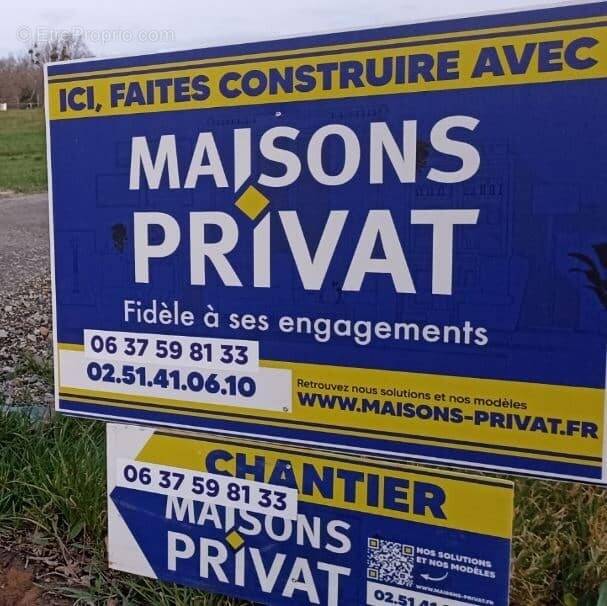 Terrain à LES MAGNILS-REIGNIERS