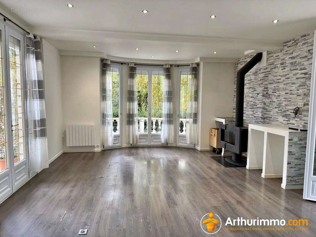 Maison à IVRY-LA-BATAILLE