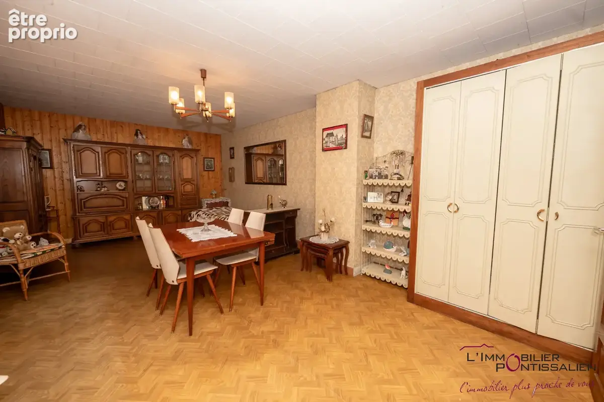 Frasne : maison individuelle offrant de beaux volumes, fort potentiel, garage - photo 9