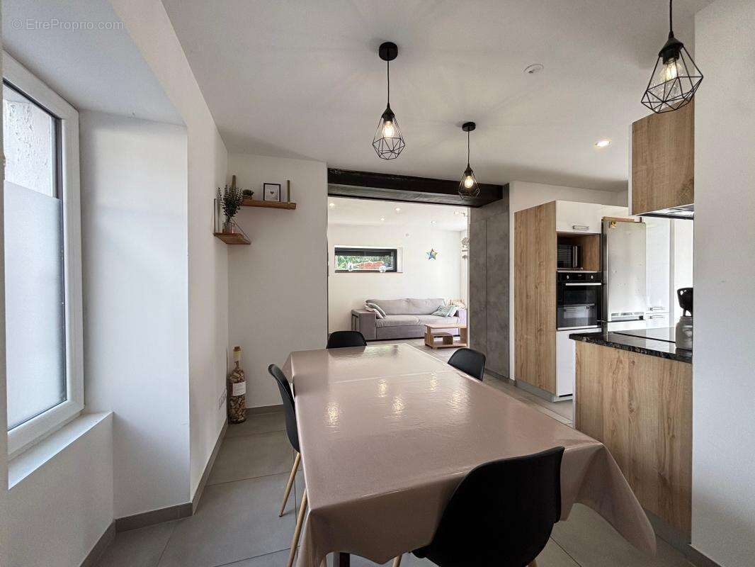 Maison à SAINT-LAURENT-DU-PONT