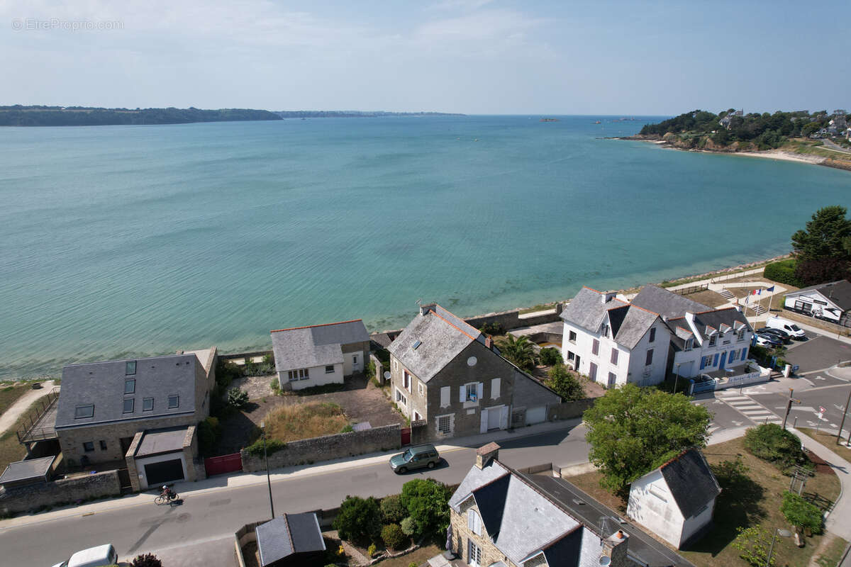 Maison à SAINT-JACUT-DE-LA-MER