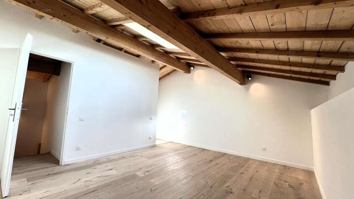 Photo 7 - Appartement à LA TOUR-DE-SALVAGNY