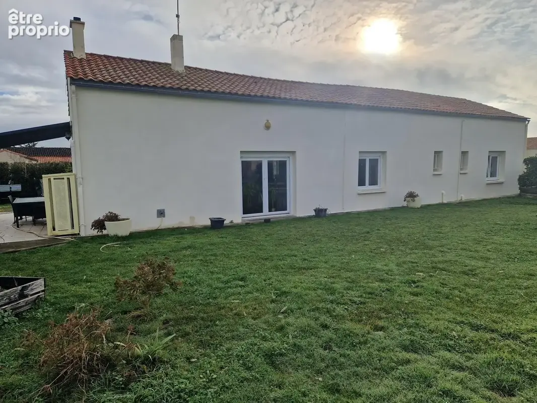 Photo 1 - Maison à MOUZEUIL-SAINT-MARTIN