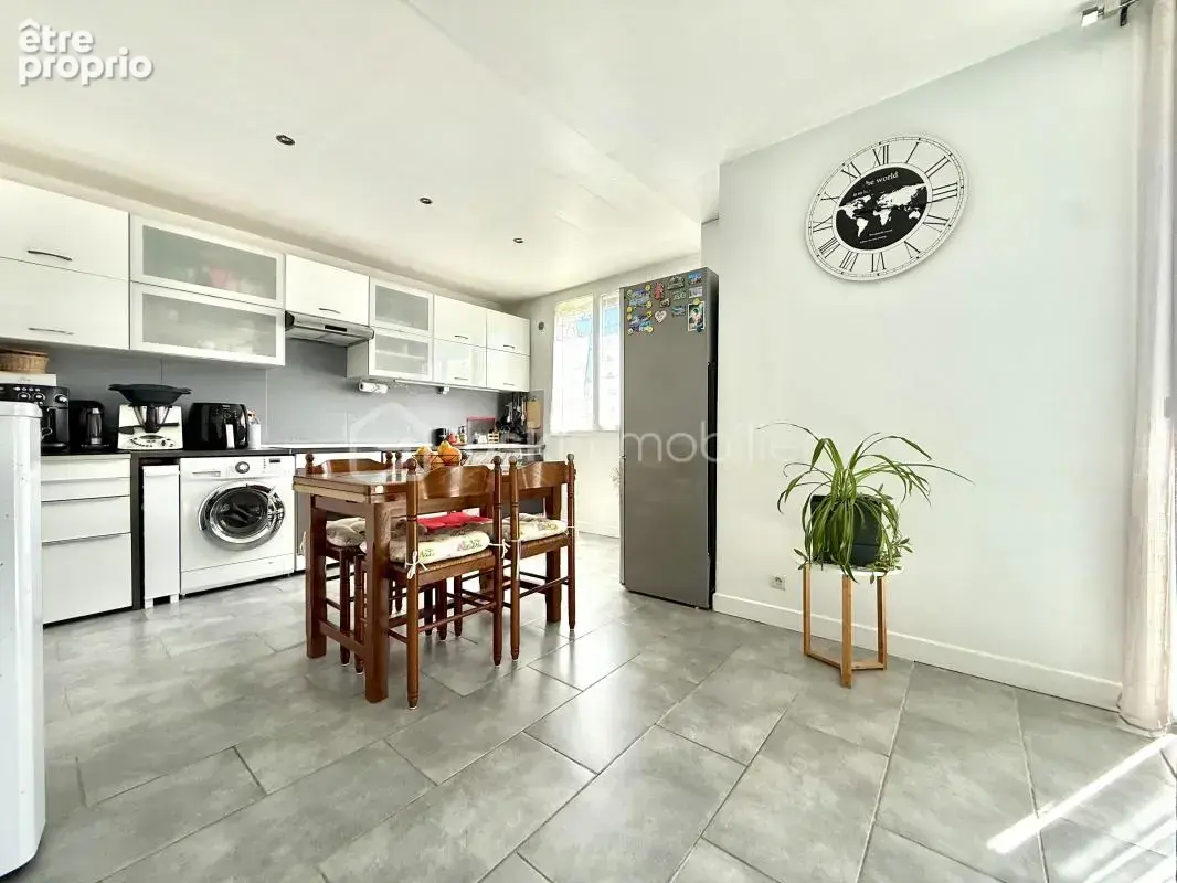 GENAS AZIEU - T4 avec balcon, dépendance et garage - photo 3