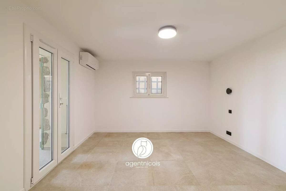 Appartement à SAINT-LAURENT-DU-VAR