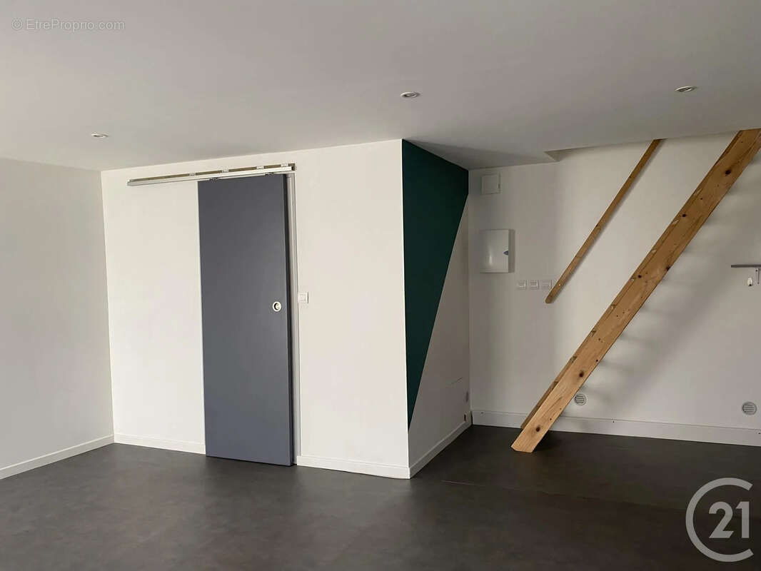 Maison à RUELLE-SUR-TOUVRE