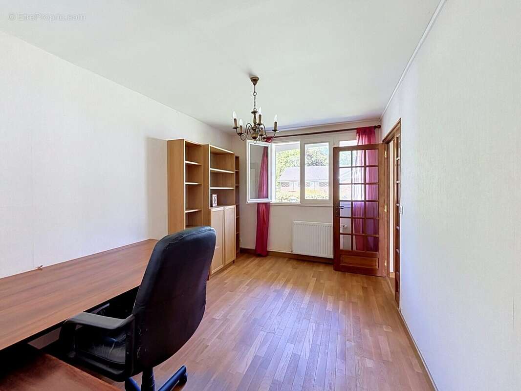 Bureau. - Maison à BUC