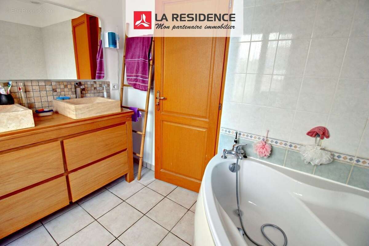 Maison 136 m² à Eragny  - photo 4