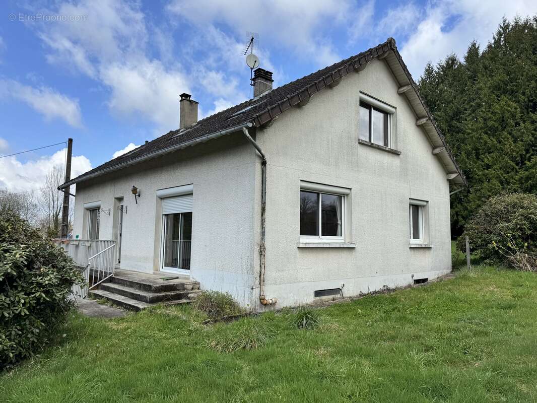 Maison à EYMOUTIERS