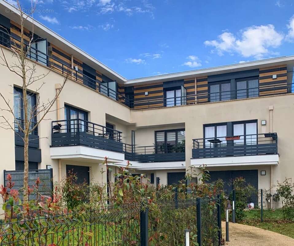 Appartement à VOISINS-LE-BRETONNEUX